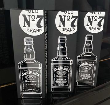 JACK DANIELS, blikken dozen beschikbaar voor biedingen