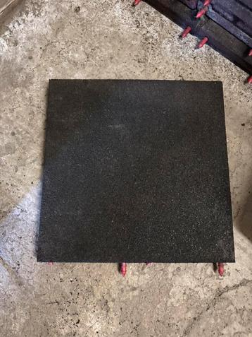 Rubberen tegels 50x50x4,5 speeltoestel stal dak ruim 50m2 beschikbaar voor biedingen