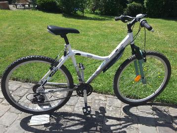 Vélo Femme ou Ado  en Alu 26 pouces EN SUPER ÉTAT ! beschikbaar voor biedingen