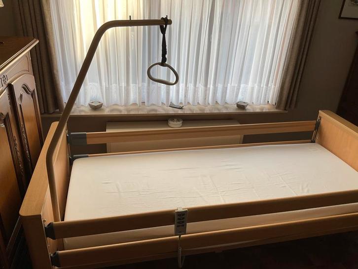 Zorgbed Burmeier Arminia + matras, Huis en Inrichting, Slaapkamer | Bedden, Zo goed als nieuw, Ophalen