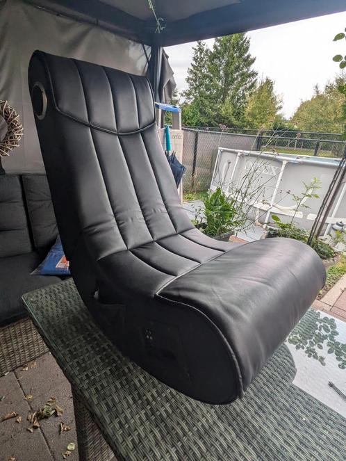 Gaming chair met speakers, Games en Spelcomputers, Spelcomputers | Overige, Gebruikt, Ophalen