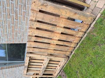 Houten palletten 1m20 op 1m20 beschikbaar voor biedingen