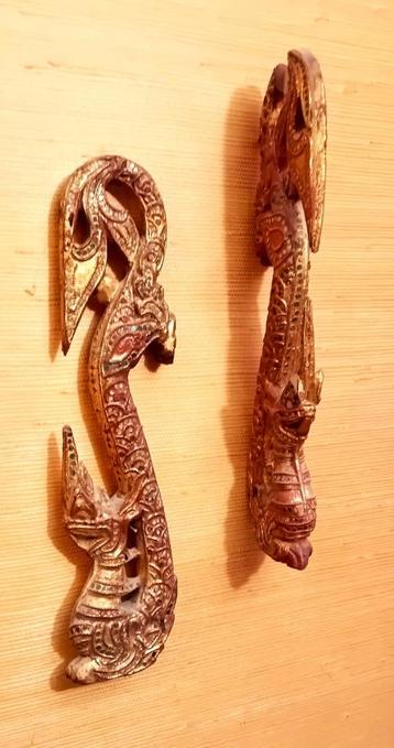 Deux éléments de décorations dragons Thaïlande