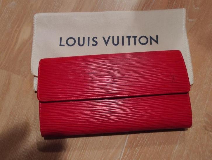Louis Vuitton Epi Rouge wallet, Handtassen en Accessoires, Portemonnees, Zo goed als nieuw, Overige merken, Rood, Leder, Verzenden