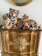 KERAMISCHE TIJGER LIGGEND MET WELPEN (ITALIË), Ophalen