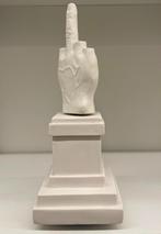 Maurizio Cattelan L.O.V.E. - Carillon (2015), Ophalen