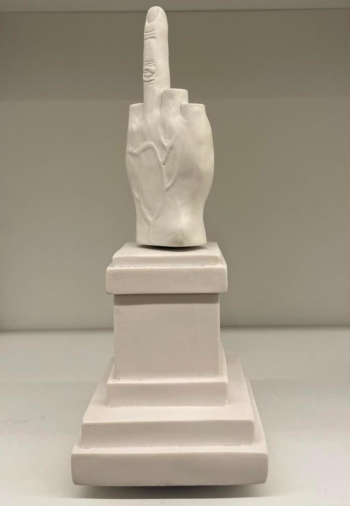 Maurizio Cattelan L.O.V.E. - Carillon (2015), Antiek en Kunst, Kunst | Designobjecten, Ophalen