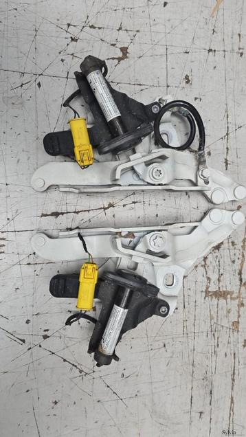  Motorkap scharnier set incl. actuators BMW 1 serie E82 E88  beschikbaar voor biedingen