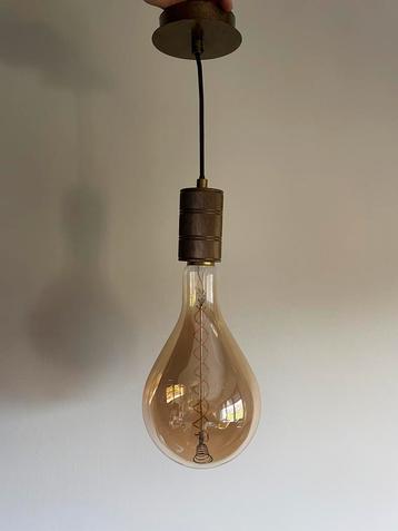 gouden snoerpendel met XXL LED lamp
