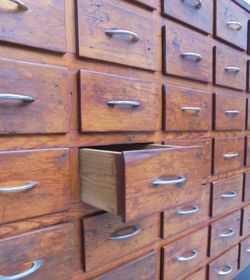 Industriële ladekast apothekerskast winkelkast werkplaats beschikbaar voor biedingen