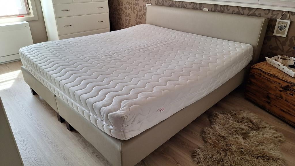 Boxspring 180/200 + matras, Ophalen, 200 cm