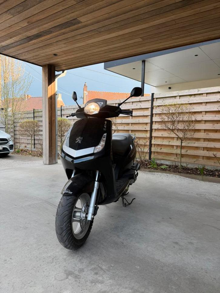 Peugeot vivacity, Fietsen en Brommers, Brommers | Peugeot, Zo goed als nieuw, Ophalen