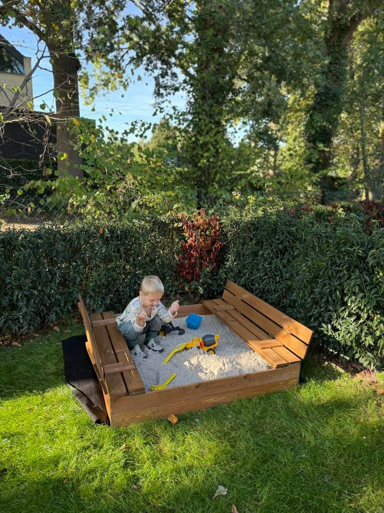 Zandbak met bankjes en deksel, Kinderen en Baby's, Speelgoed | Buiten | Zandbakken, Ophalen, Gebruikt
