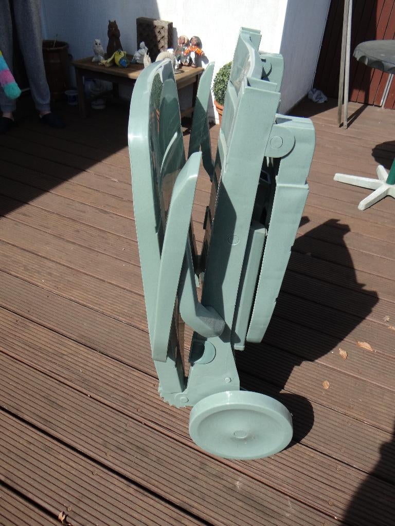 Mooie groene ligzetel (terras - tuin)., Tuin en Terras, Ophalen, Zo goed als nieuw, Kunststof, Verrijdbaar