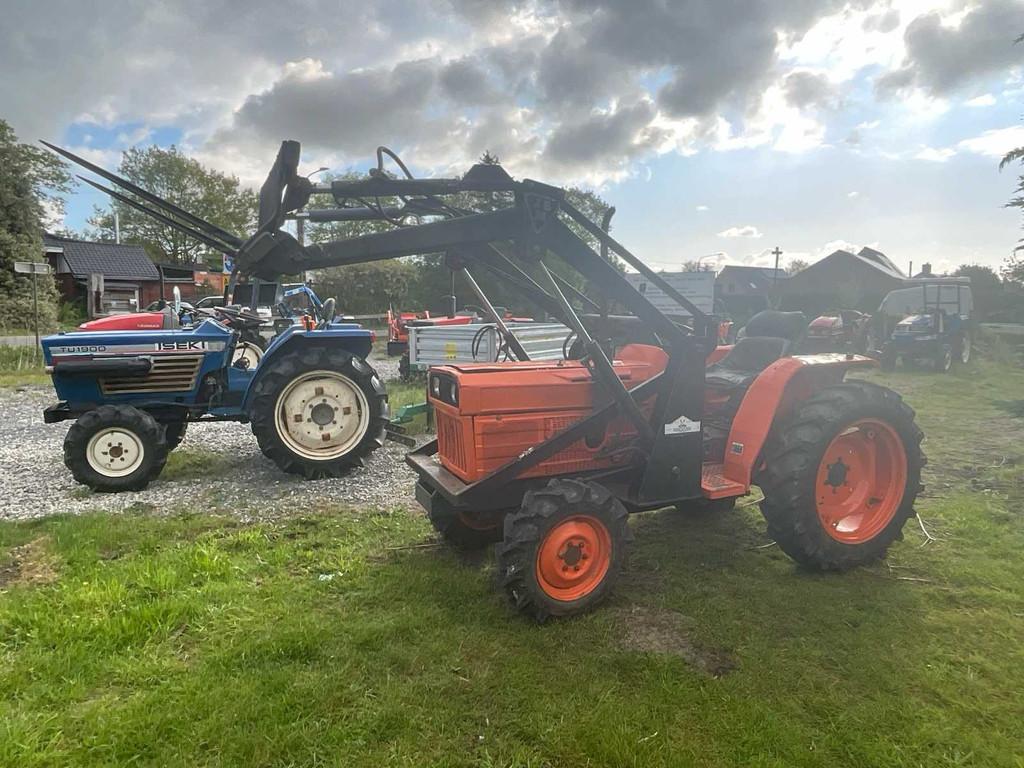 Daedong met voorlader - Minitractor, Zakelijke goederen, Machines en Bouw | Tuin, Park en Bosbouw, Overige typen