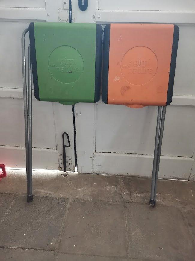 Afvalzakhouder (duo/dubbel), Huis en Inrichting, Woonaccessoires | Prullenbakken, Gebruikt, Kunststof, 75 cm of meer, Ophalen