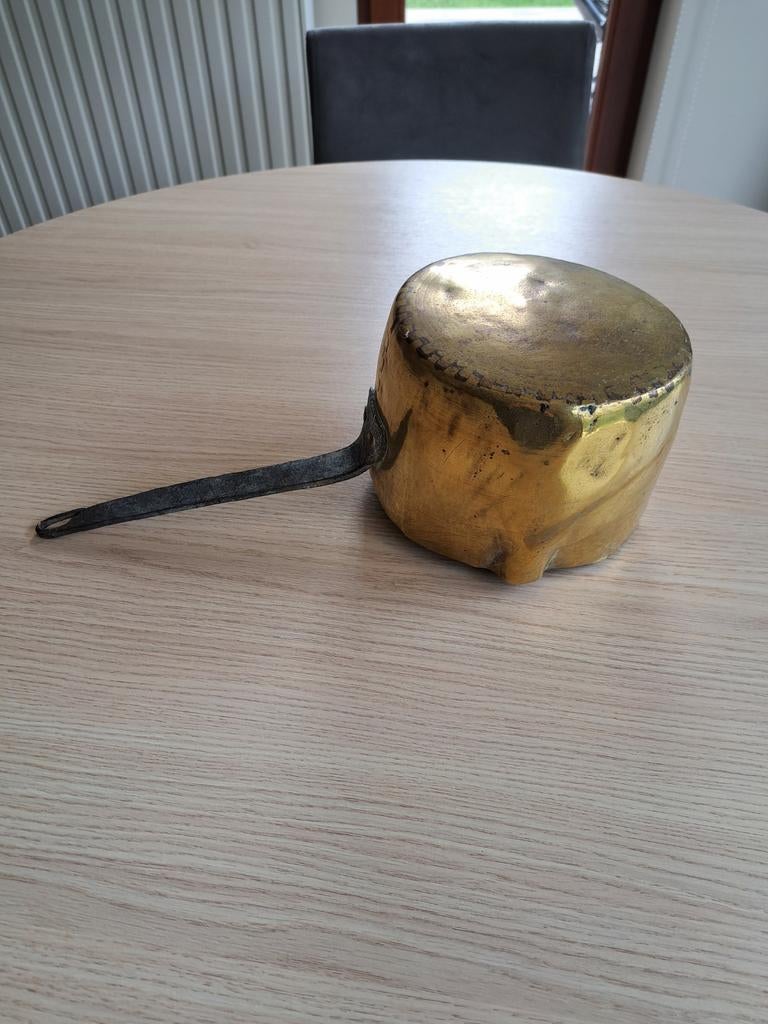 Casserole décorative en laiton, Enlèvement