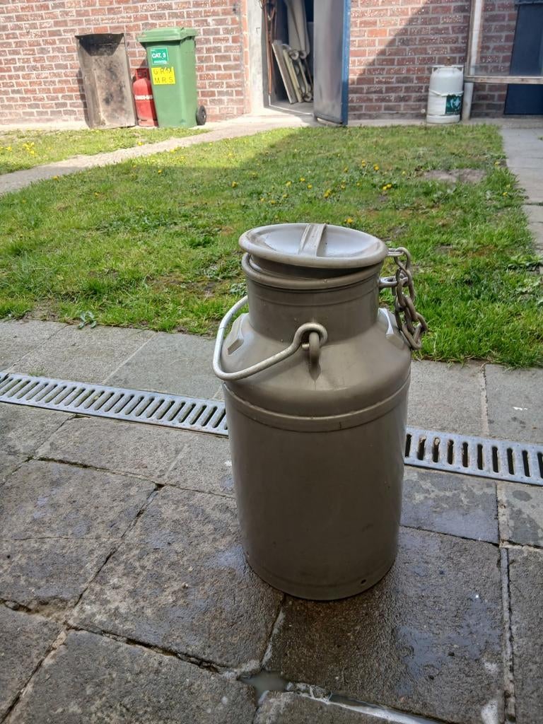 Cruche à eau, Enlèvement