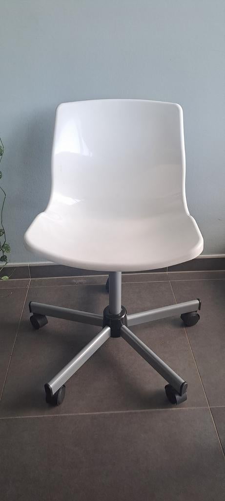 Chaise de bureau blanche en bon état, Enlèvement, Chaise de bureau