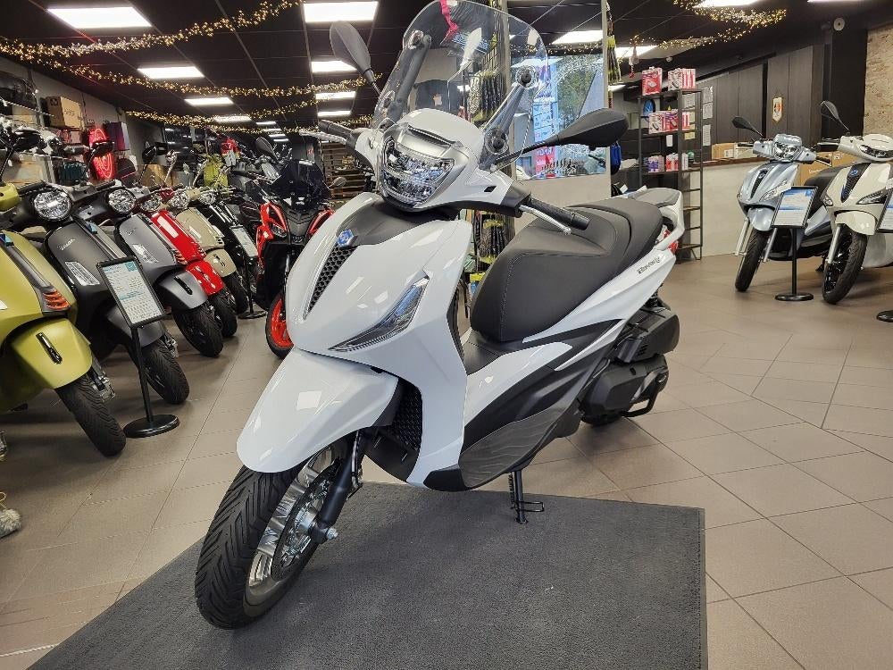 Piaggio Beverly 400, Motoren, Motoren | Piaggio, Bedrijf, Scooter, 12 t/m 35 kW, 1 cilinder, Minimaal motorrijbewijs A2, ABS, Cruise Control