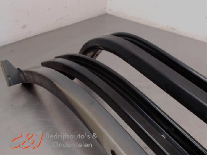 Rail porte coulissante droite d'un Peugeot Partner, Autos : Pièces & Accessoires, -, 3 mois de garantie, Utilisé, -