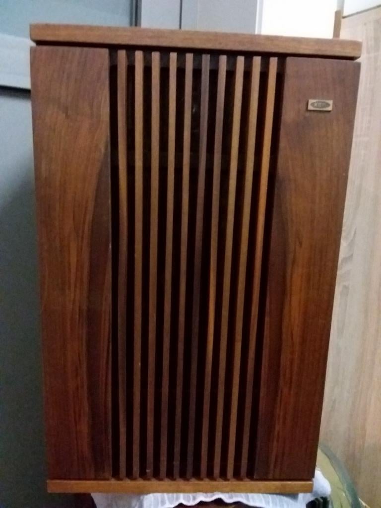 Boîtiers de haut-parleurs KEF., Enlèvement