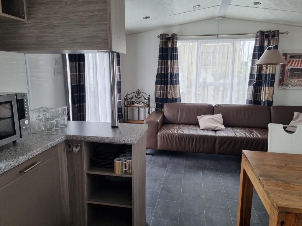 Mooie stacaravan/chalet te koop te Wenduine, Caravans en Kamperen, Stacaravans, Ophalen