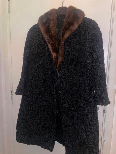 vintage bontjas– elegante zwarte mantel, Ophalen, Zo goed als nieuw, Maat 46/48 (XL) of groter, Zwart