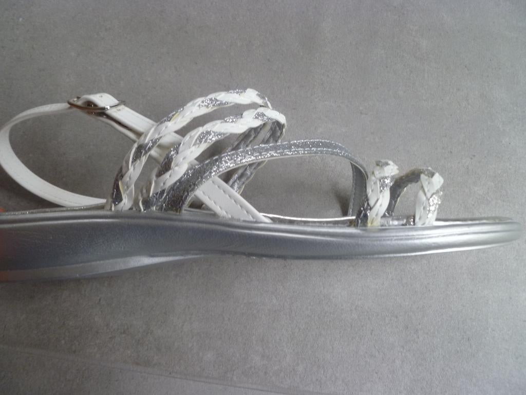 NIEUWE sandalen Cypres - zilver/wit - maat 36, Grijs, Cypres, Nieuw, Sandalen of Muiltjes