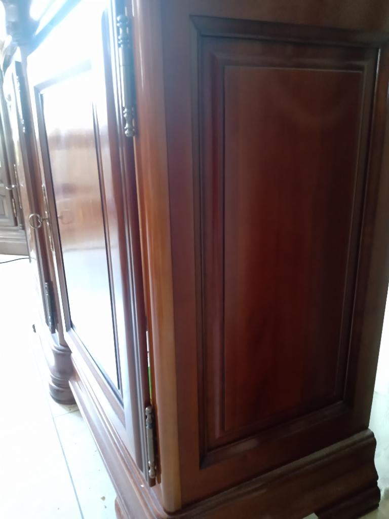 Kerselaar kast, Ophalen, Zo goed als nieuw