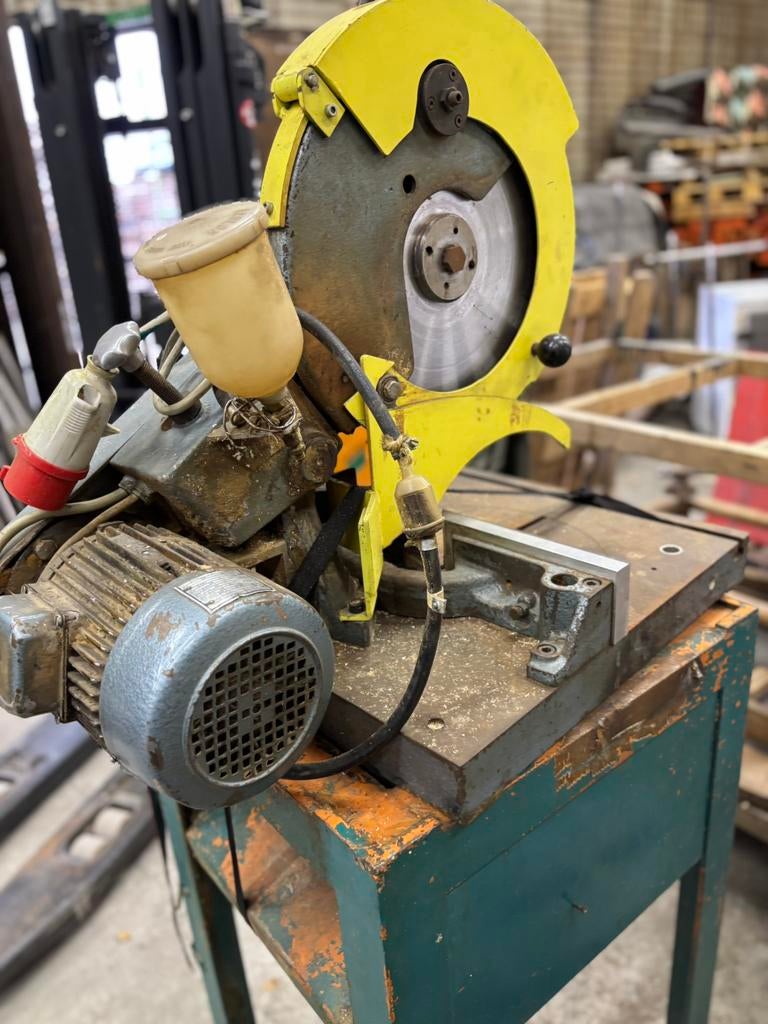 Zaagmachine - kortzaag, Doe-het-zelf en Bouw, Ophalen, Zo goed als nieuw, Afkortzaag