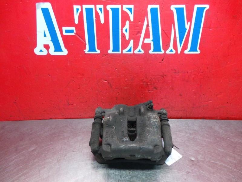 REMKLAUW LINKS VOOR Nissan Primastar (01-2002/08-2006), Gebruikt, Nissan