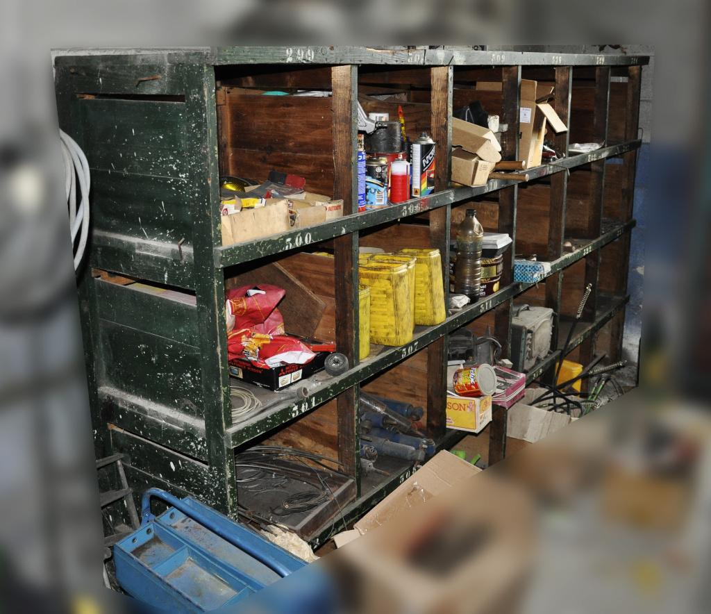 OUD GROOT WERKPLAATS/LOFTMEUBILAIR, Ophalen