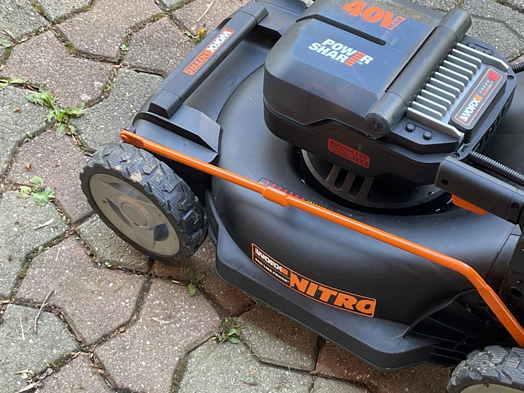 Tondeuse autotractée sur batterie, Jardin & Terrasse, Tondeuses à gazon, Tondeuses à gazon sur batterie, Worx, Tondeuse rotative