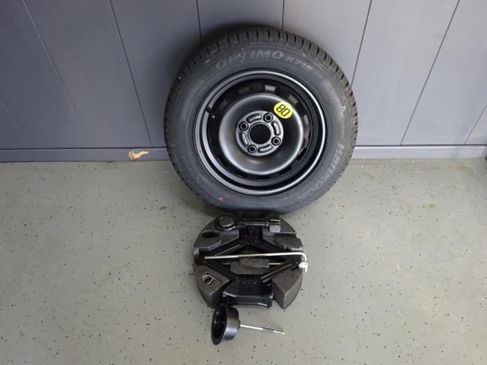 Krikset + reservewiel van een Ford Fiesta, Auto-onderdelen, Overige Auto-onderdelen, Ford, Gebruikt, 3 maanden garantie, Ophalen of Verzenden