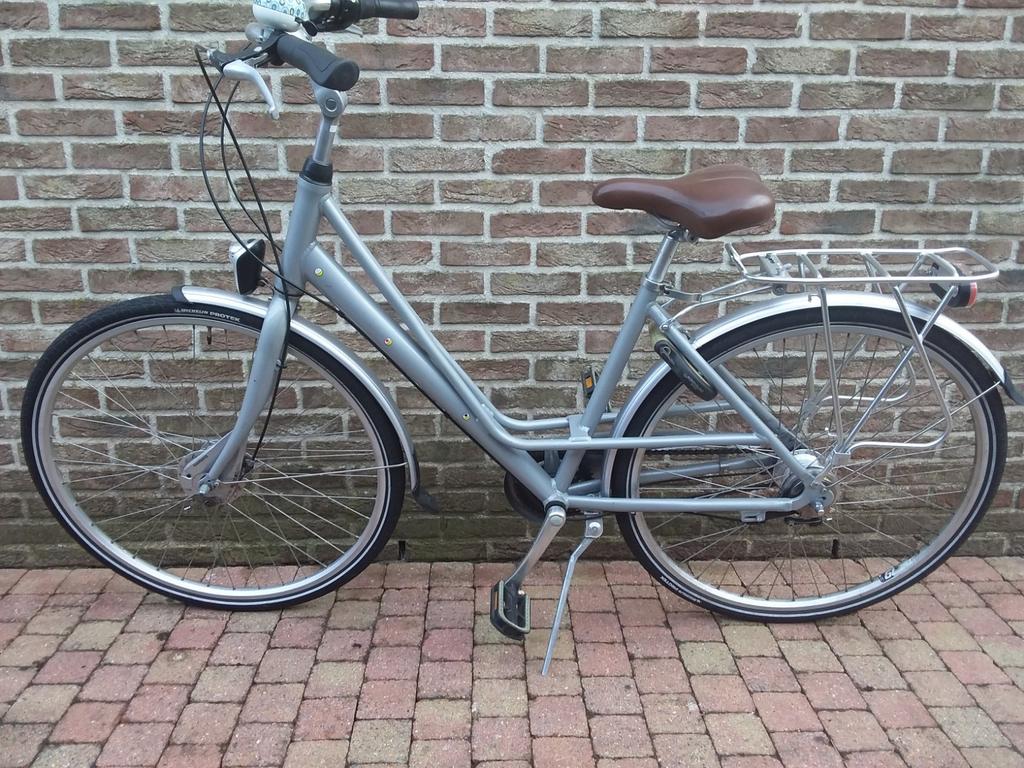 Twee Dames-meisjesfietsen 28"wielen, Ophalen