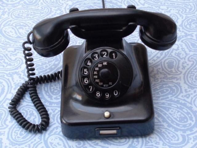 Ancien téléphone en bakélite avec plateau tournant datant, Télécoms, Téléphones fixes | Filaires, Utilisé, Bakélite, Avec cadran rotatif