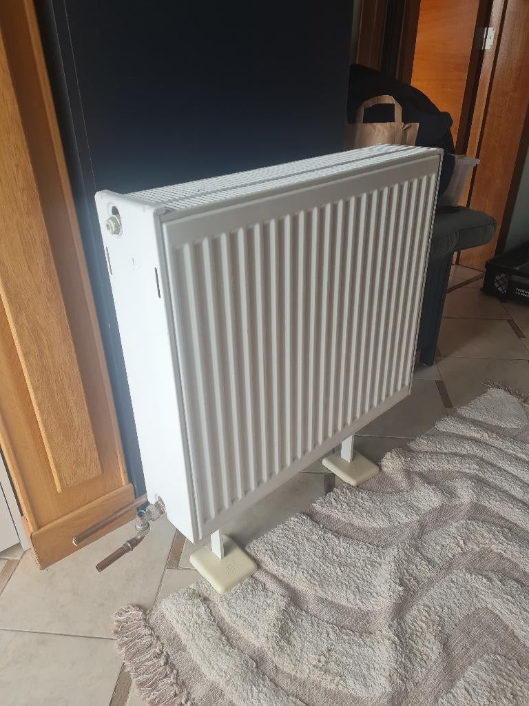 10 radiateurs differentes tailles. De 60 à 80 euros., Doe-het-zelf en Bouw, Verwarming en Radiatoren, Gebruikt, Radiator, Ophalen