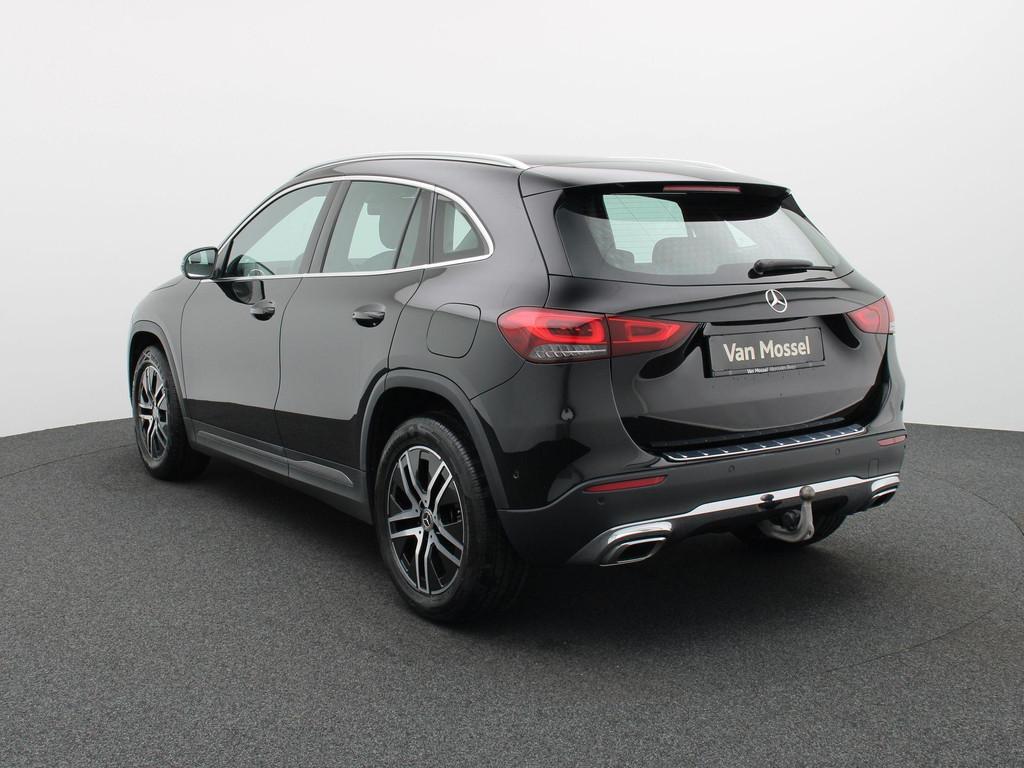 Mercedes-Benz GLA 180 Business Line + TREKHAAK + CAMERA + LE, Auto's, Stof, Gebruikt, 4 cilinders, 136 pk