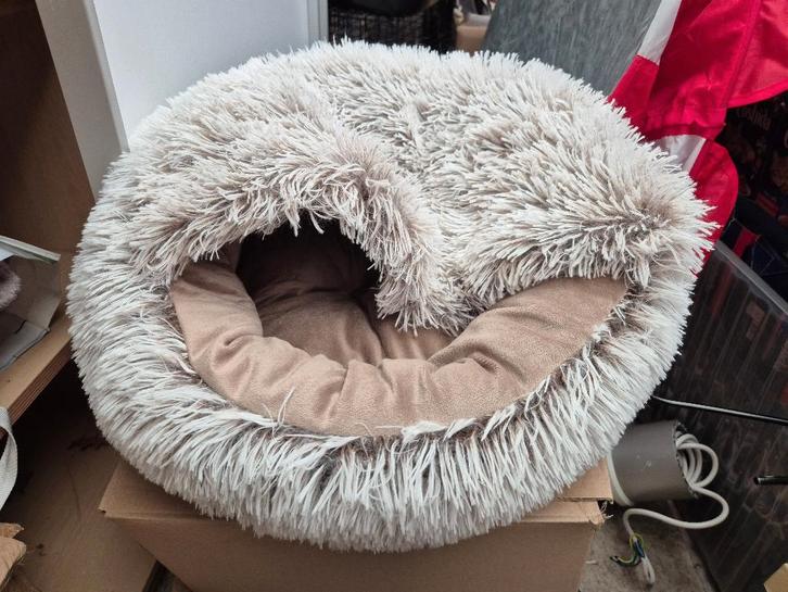 Kattenmandje Geel Brussel Putte, Dieren en Toebehoren, Kattenmanden, Nieuw, Pluche, Ophalen of Verzenden