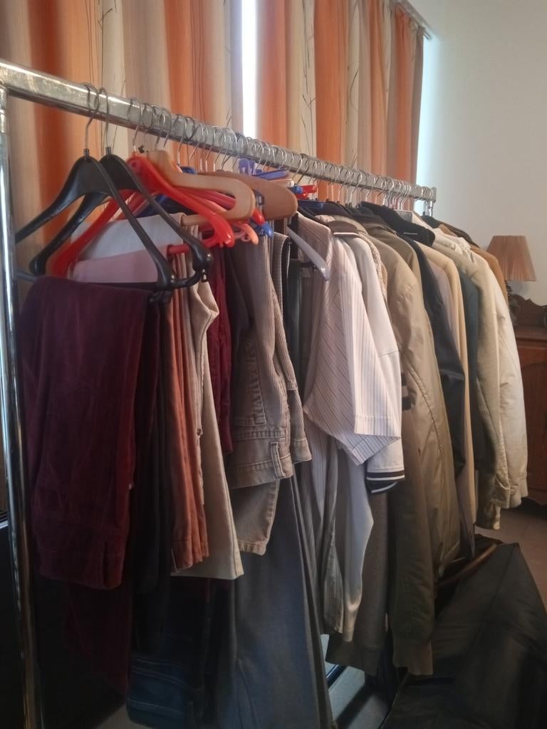 Lot de vêtements, comme neufs, certains neufs., Enlèvement