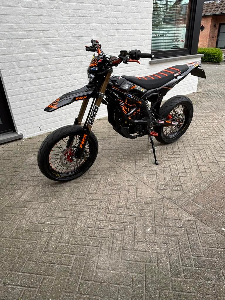 Surron ultra bee hp 2025, Fietsen en Brommers, Brommers | Crossbrommers, Zo goed als nieuw, Ophalen