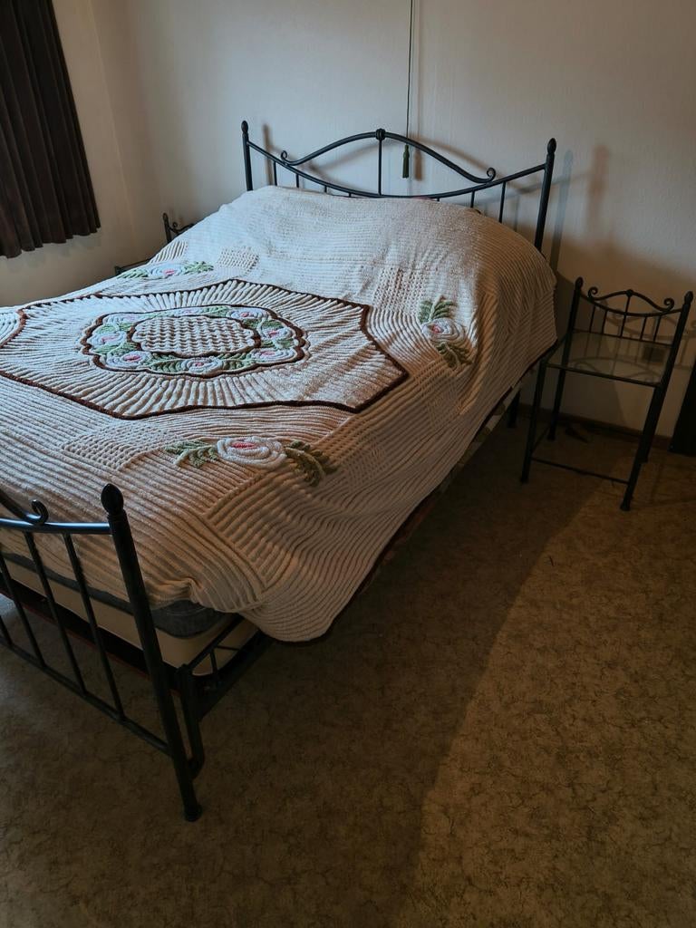 Ijzeren bed, Huis en Inrichting, Slaapkamer | Bedden, Ophalen