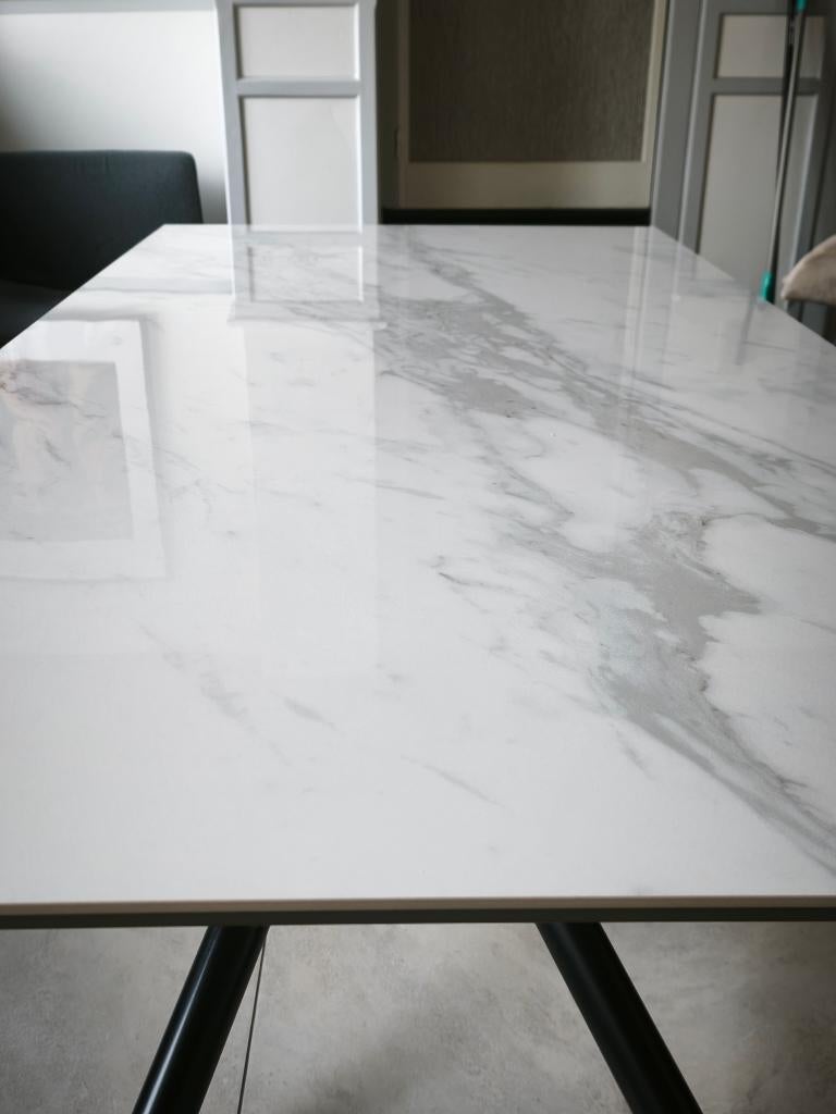 Table salle a manger verre céramique effet marbre, Maison & Meubles, Tables | Tables à manger, 150 à 200 cm, Cinq personnes ou plus
