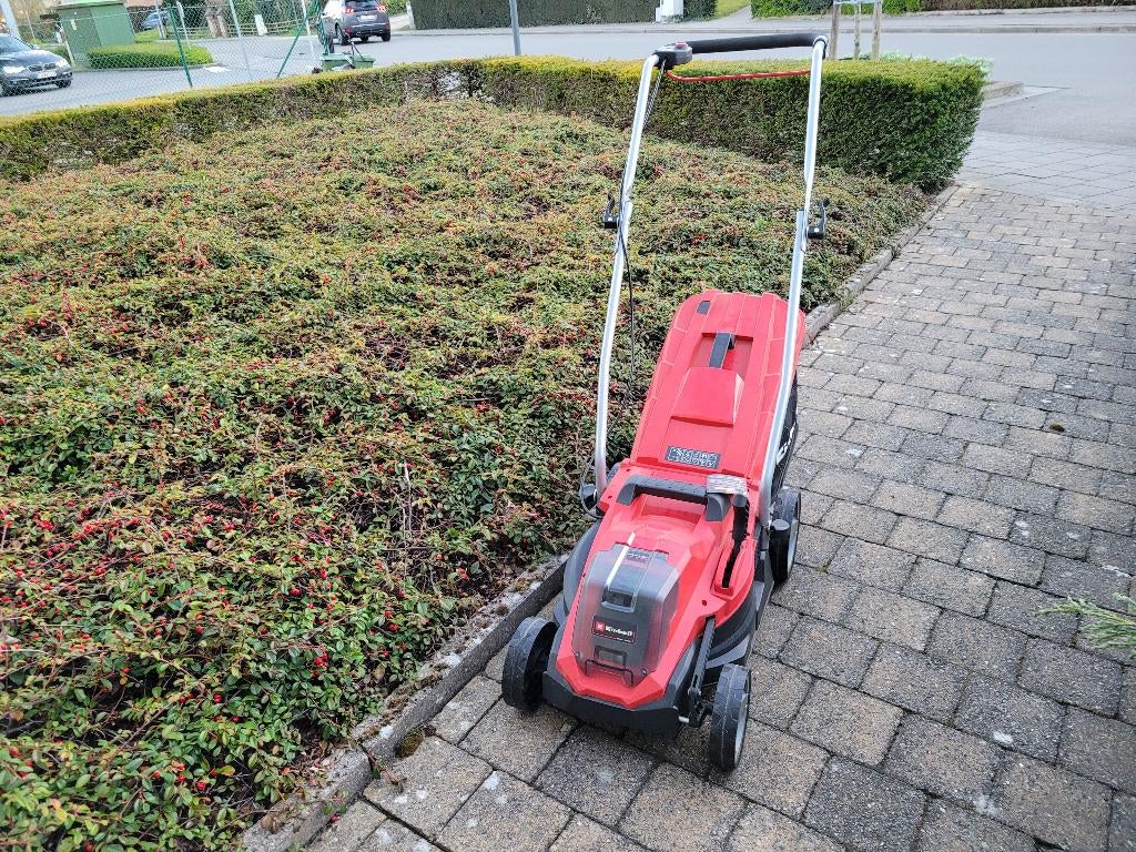 Lawn mower and accessories for sale, Ophalen, Cirkelmaaier, Gebruikt, Elektrische grasmaaier