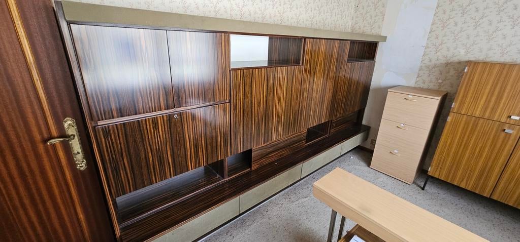 Bureau met groote vintage kast., Enlèvement