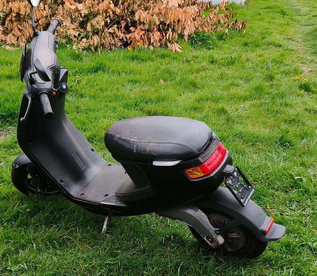 Scooter NIU M1 Pro, Vélos & Vélomoteurs, Scooters | Marques Autre, Niu, Classe B (45 km/h), Enlèvement, Utilisé