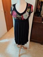 Zwarte jurk met bloemenprint 42, Kleding | Dames, Jurken, Zwart, Maat 42/44 (L), Ophalen of Verzenden, Zo goed als nieuw