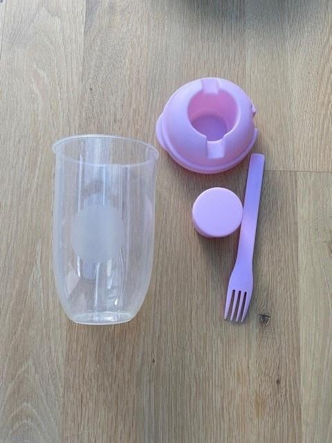 Meeneem-beker voor sla’tje, Huis en Inrichting, Ophalen of Verzenden, Zo goed als nieuw, Beker of Kan