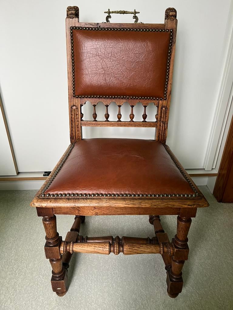 Chaise ancienne en bois avec assise et dossier en cuir, Enlèvement